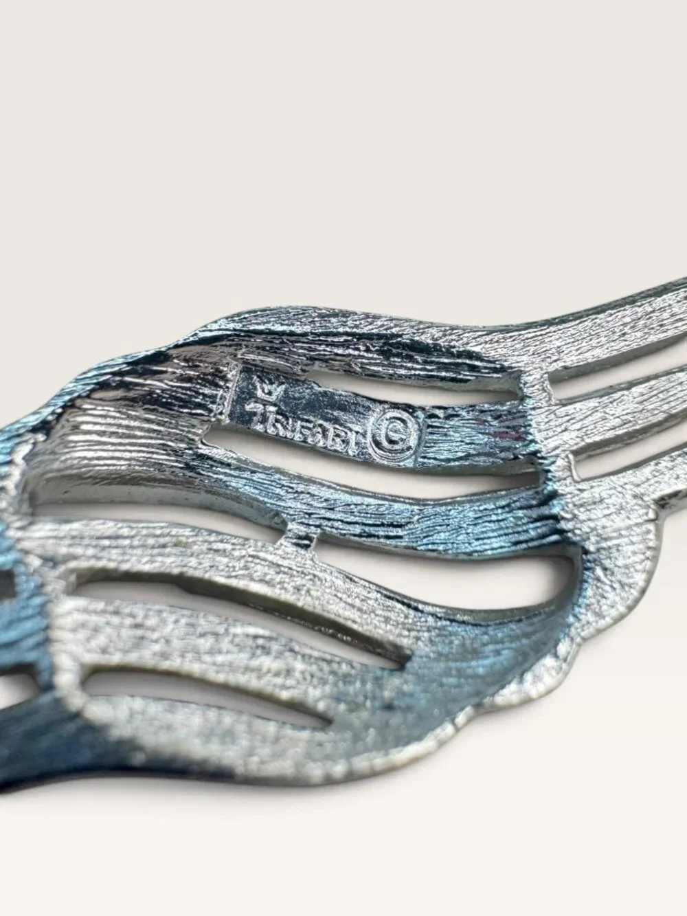 Crown Trifari 1960s Silver Tone Textured Ribbon Knot Long Bar Brooch Pin 3.43